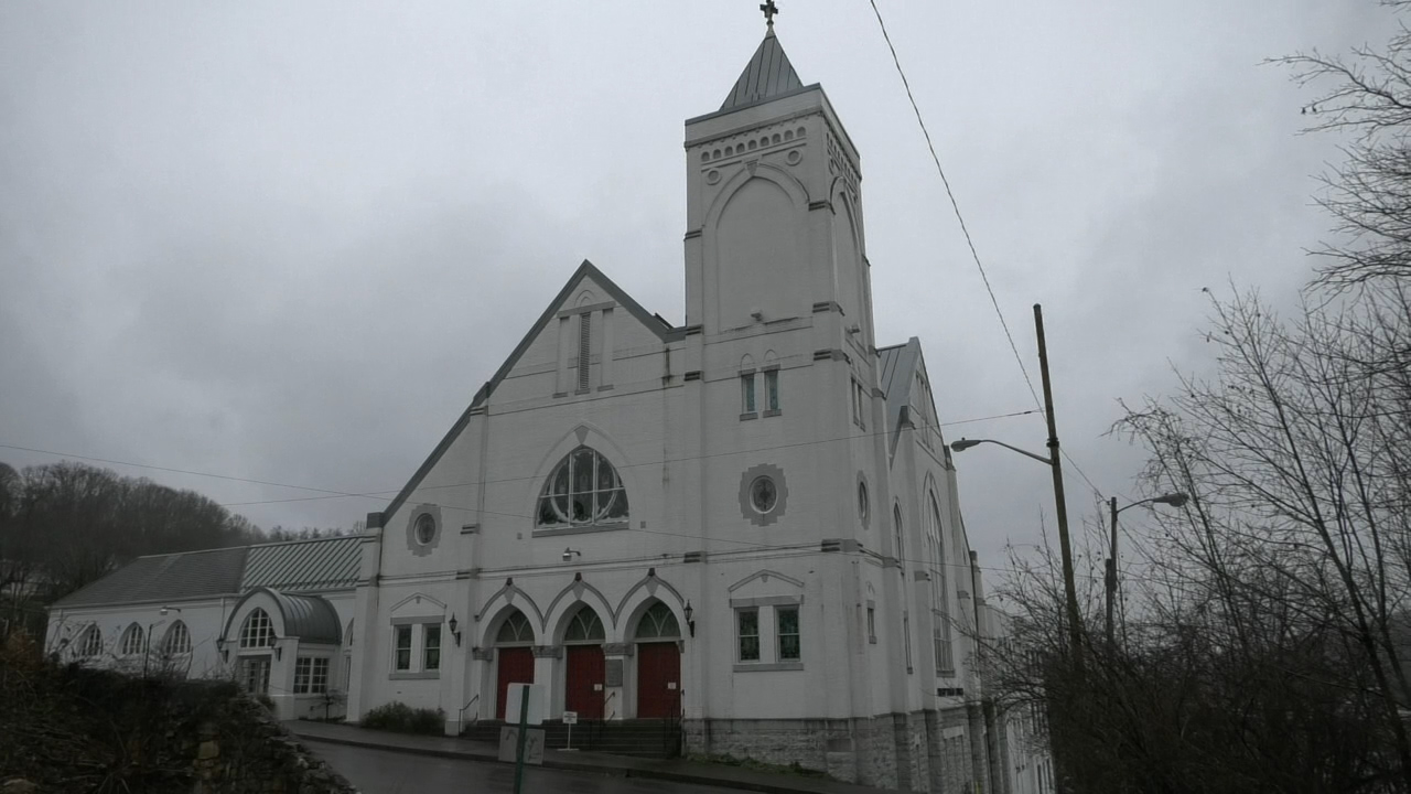 Bluefield churches partner to provide drivein Christmas Eve service