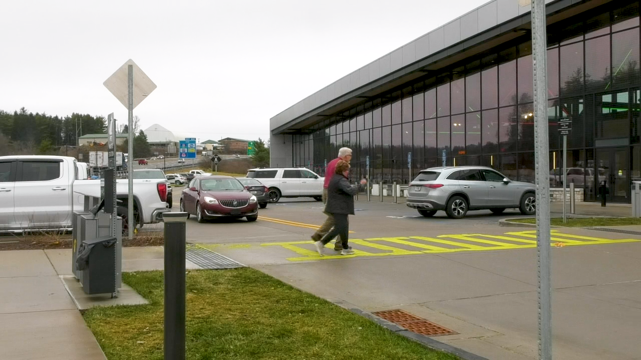 Santa’s pit stop, Beckley Travel Plaza packed for last-minute Christmas travel