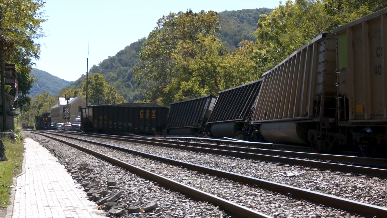 Train Roster Train derailment in Thurmond - WOAY-TV